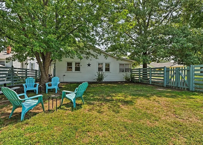 The Blue Crab Cottage - 3 Blocks From The Beach!
