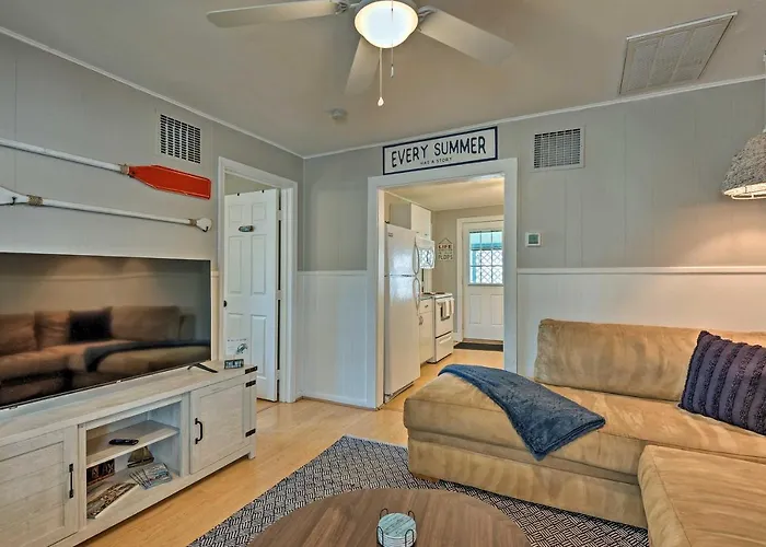 The Blue Crab Cottage - 3 Blocks From The Beach!